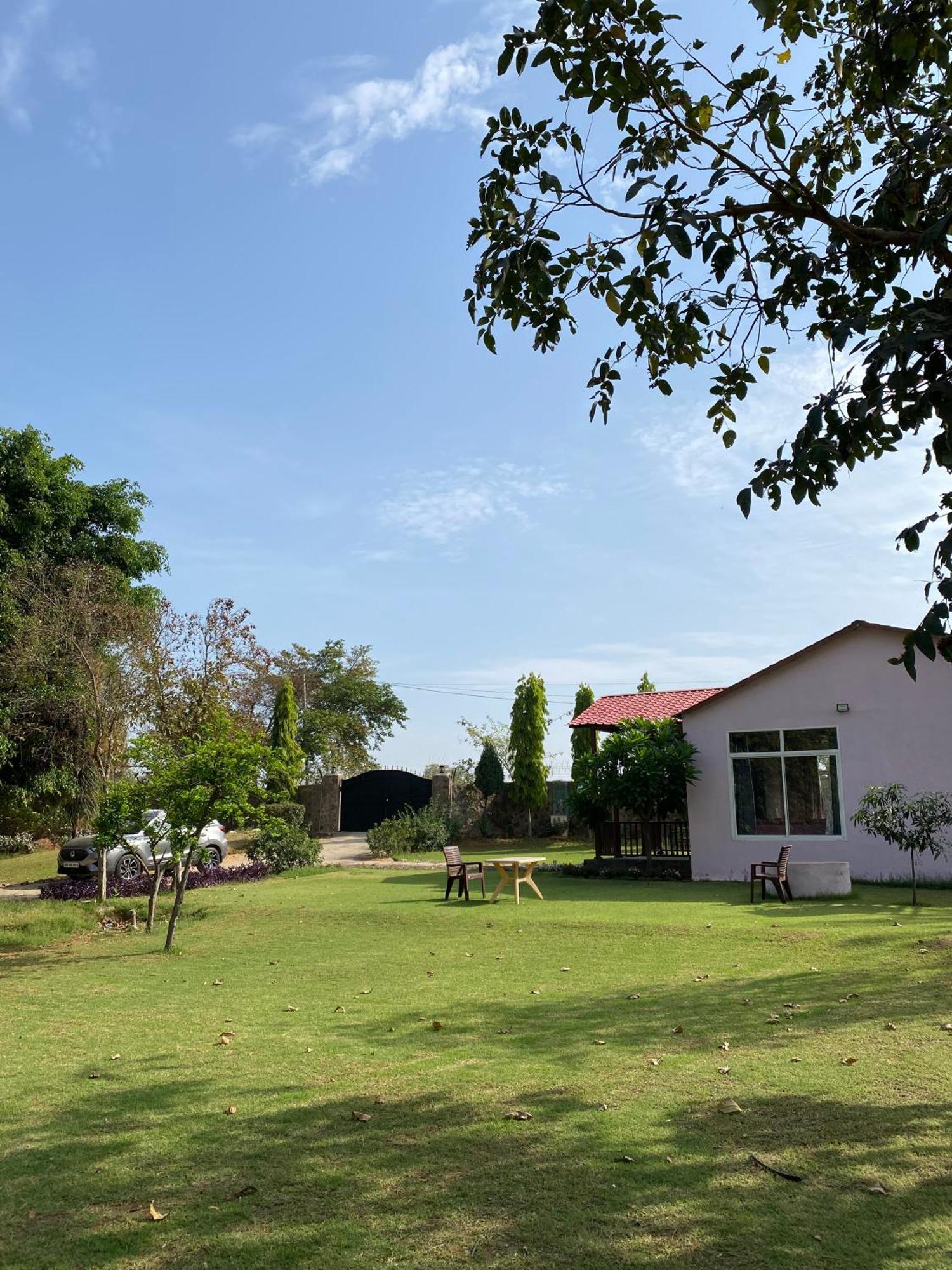 Вилла Orchard At Sarai Гургаон Экстерьер фото